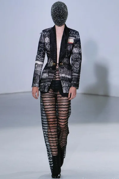Look 3
